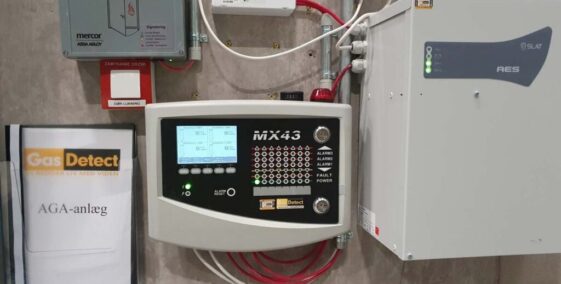 UPS (Uninterruptible power supply) sammen med en MX43